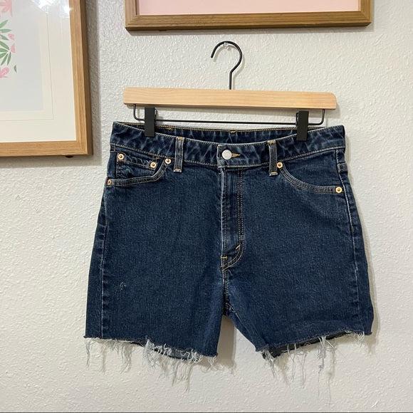 Levi’s dark wash cutoff shorts size 30