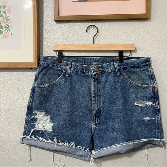 Vintage distressed high waisted denim cutoff shorts in size 36/16