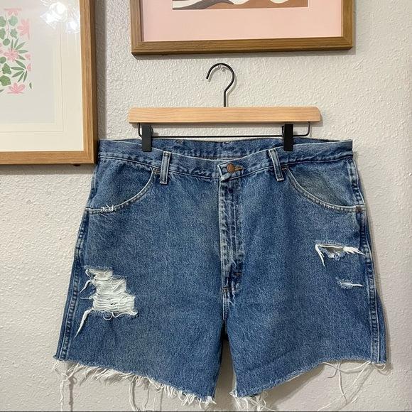 Vintage distressed high waisted denim cutoff shorts in size 36/16