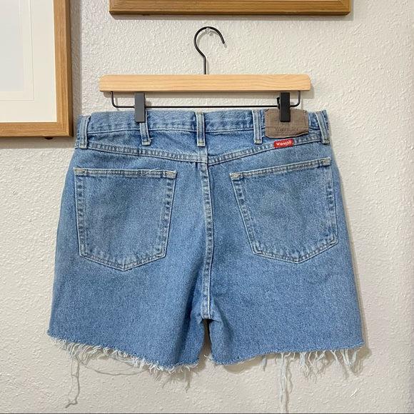 Wrangler distressed high waisted cutoff shorts size 32