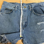 Wrangler distressed high waisted cutoff shorts size 32